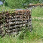 Ein Kleintierhotel bietet ganz verschiedene, sehr wertvolle Lebensräume auf kleinstem Raum (© mehr-natur-im-garten.ch) Kleintierhotel als Lebensraum